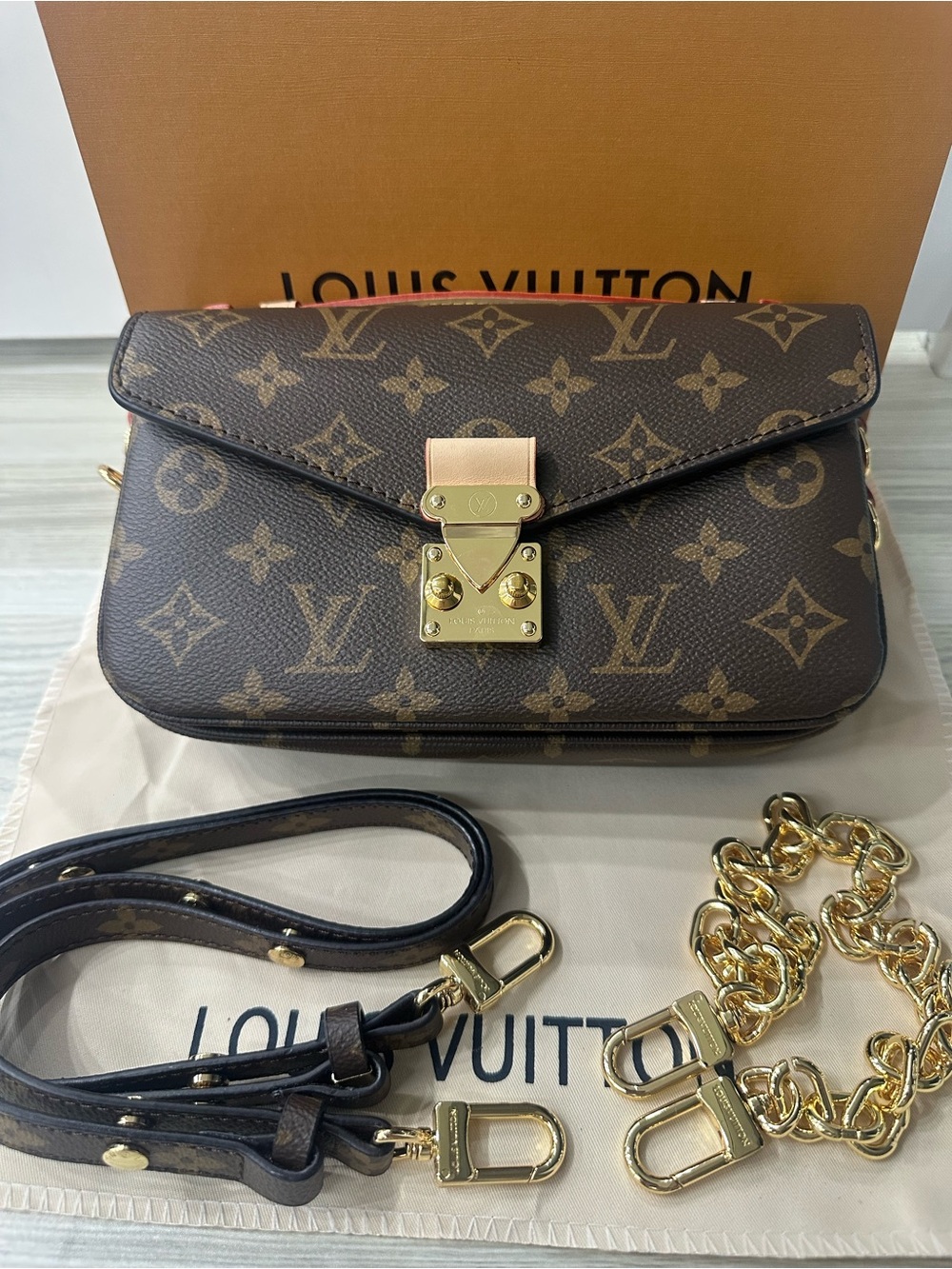 Louis Vuitton Monogram Pochette Metis Shoulder Bag - Brown/Gold